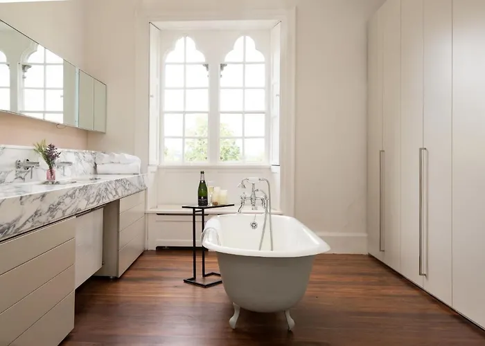 Aquarius Rising リッチモンド